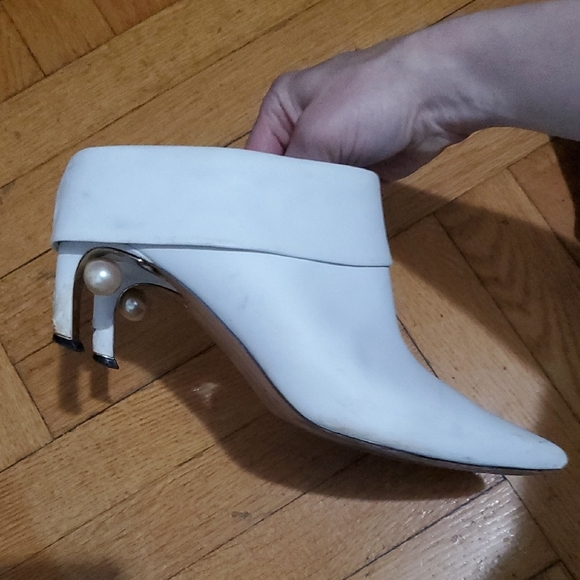 Vero Cuoio White Mules - Picture 1 of 8